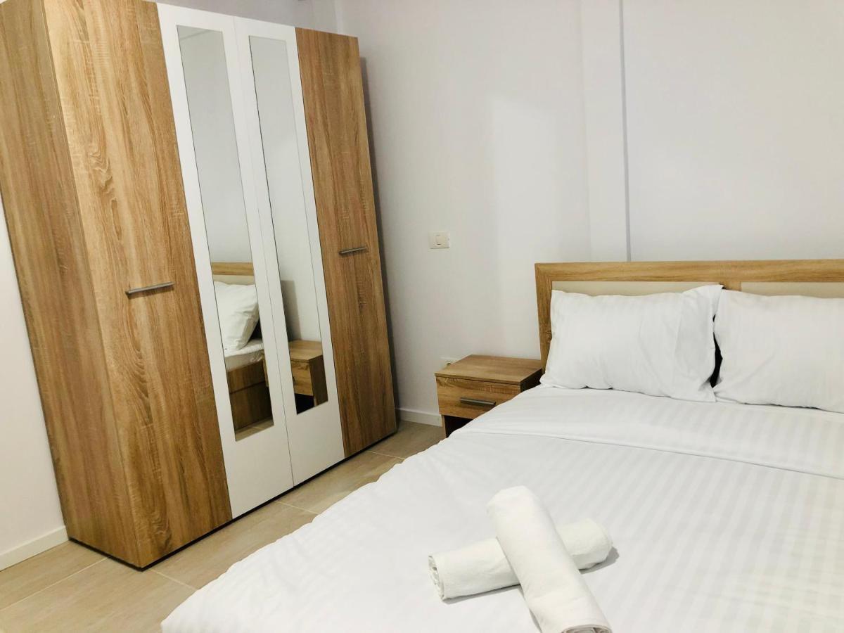 New And Modern Apartments In Villa, Near City Center M36 ทิมิชัวรา ภายนอก รูปภาพ
