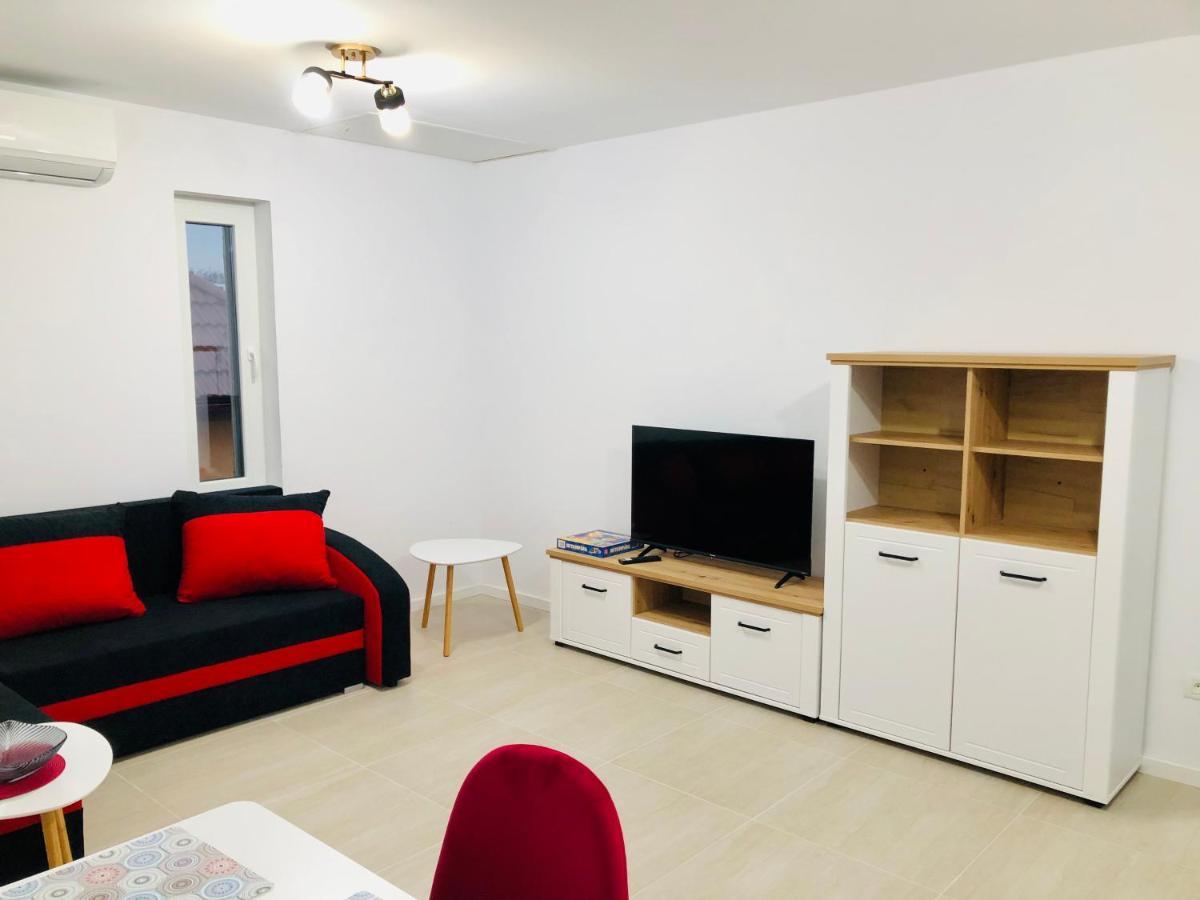 New And Modern Apartments In Villa, Near City Center M36 ทิมิชัวรา ภายนอก รูปภาพ