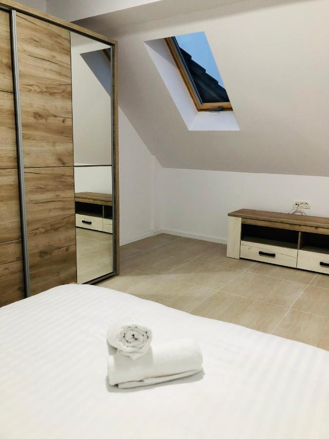 New And Modern Apartments In Villa, Near City Center M36 ทิมิชัวรา ภายนอก รูปภาพ