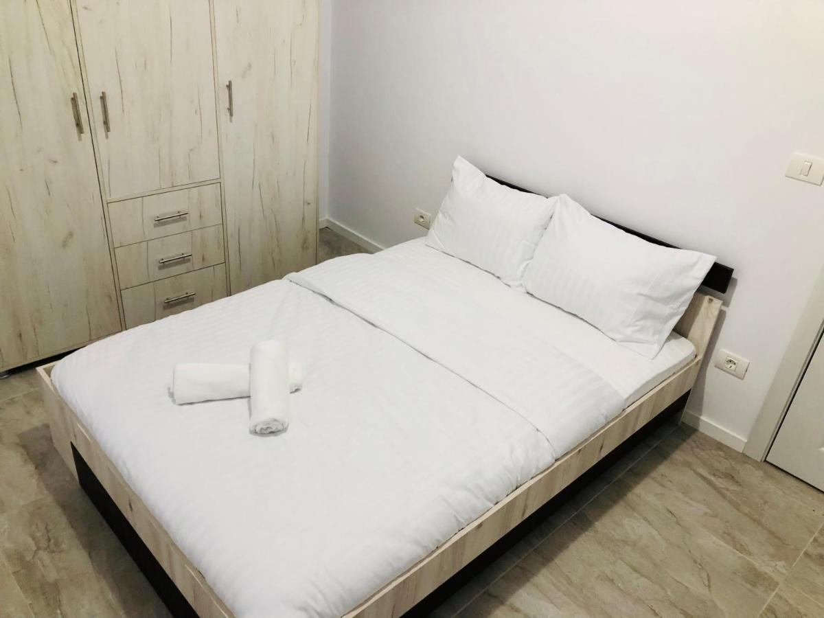 New And Modern Apartments In Villa, Near City Center M36 ทิมิชัวรา ภายนอก รูปภาพ