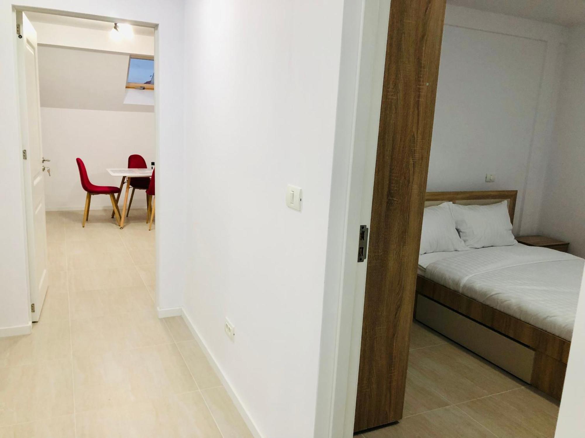 New And Modern Apartments In Villa, Near City Center M36 ทิมิชัวรา ภายนอก รูปภาพ