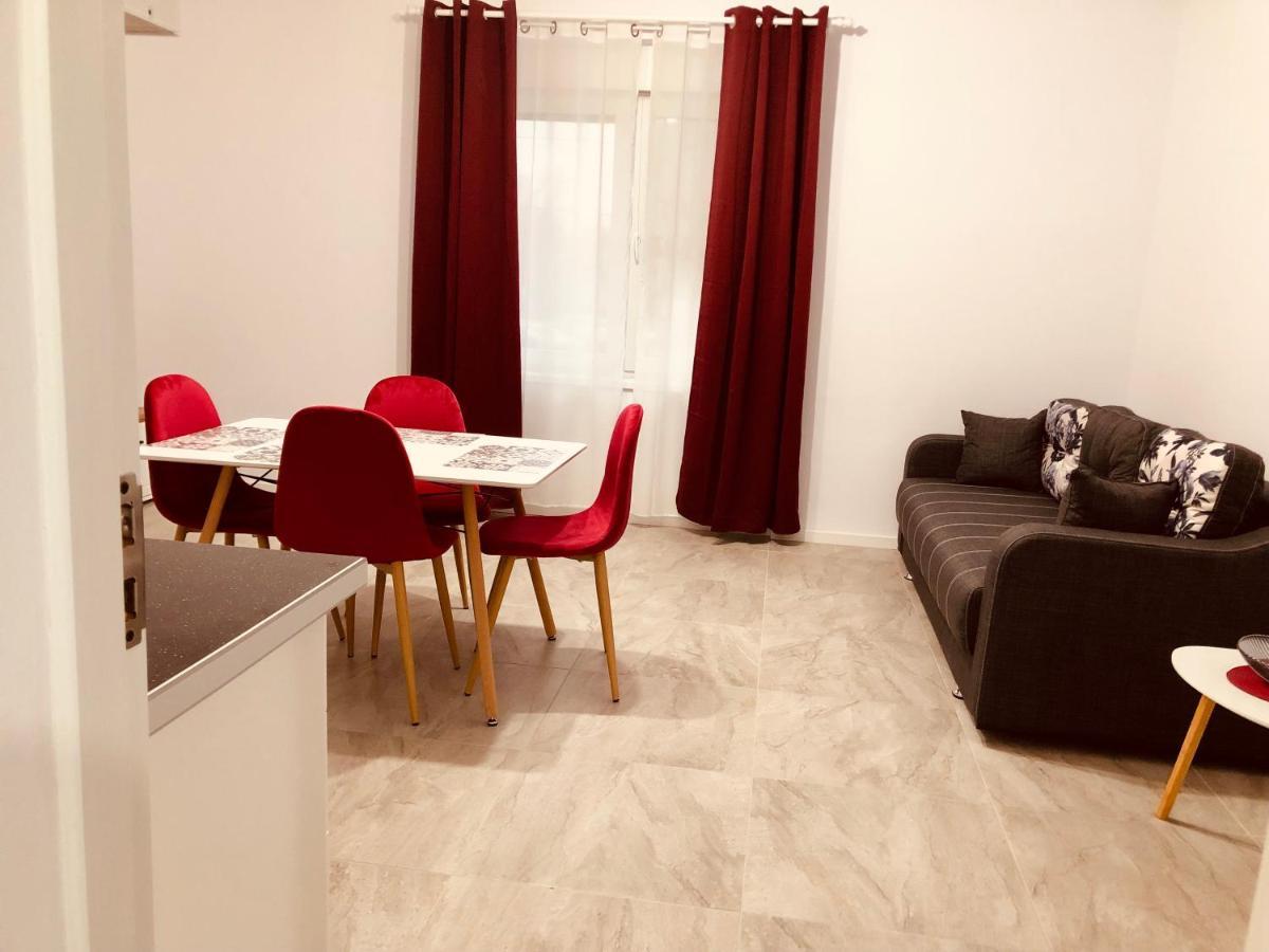 New And Modern Apartments In Villa, Near City Center M36 ทิมิชัวรา ภายนอก รูปภาพ