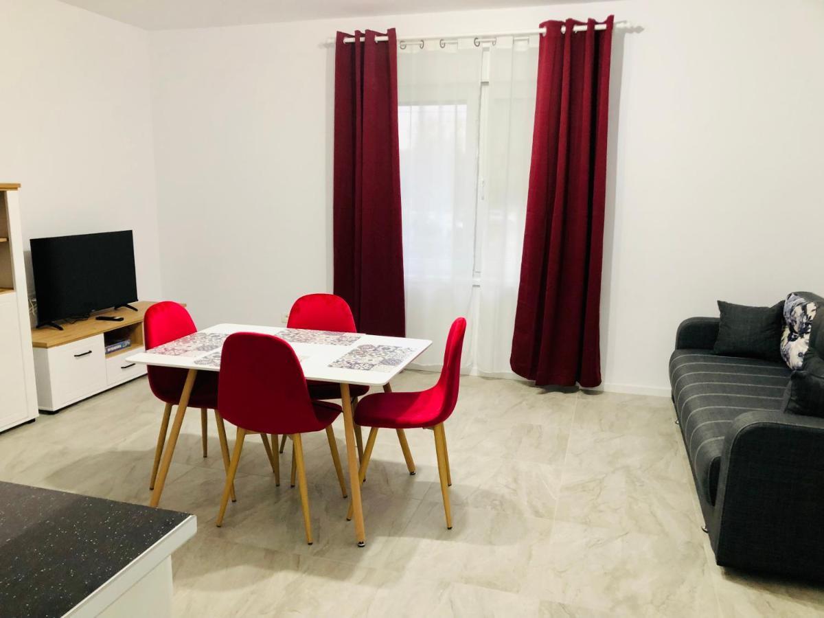 New And Modern Apartments In Villa, Near City Center M36 ทิมิชัวรา ภายนอก รูปภาพ